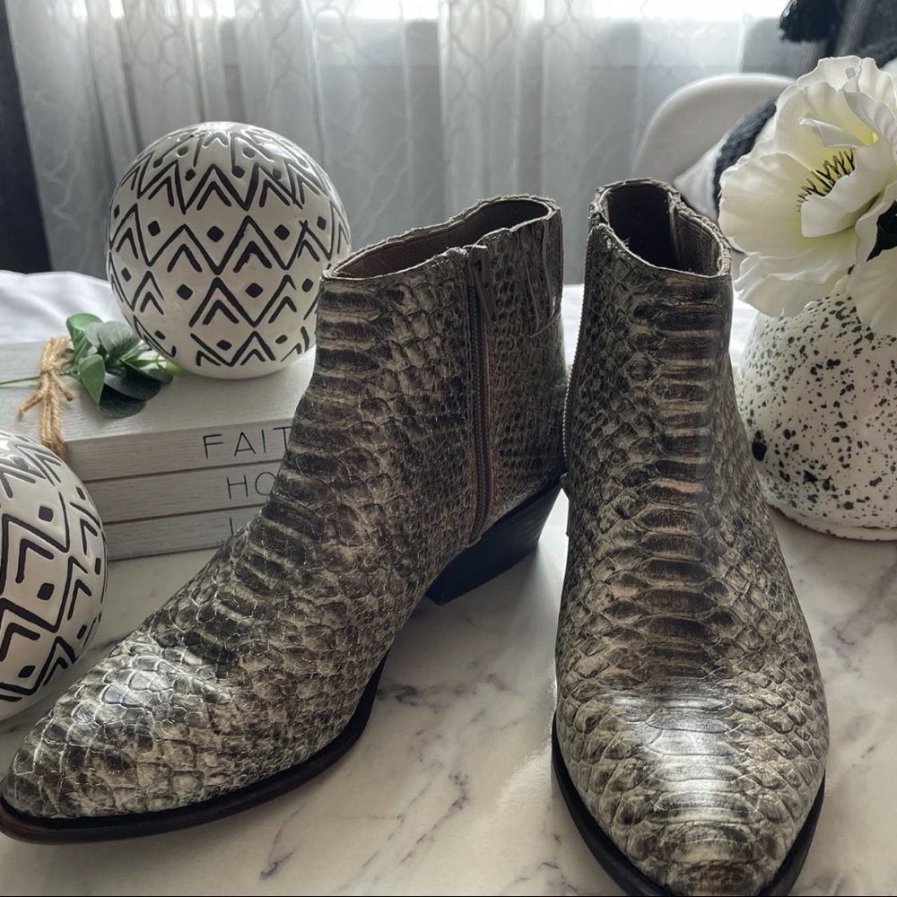 Lucky Brand All Season Snake Skin Bootie Size:8.5